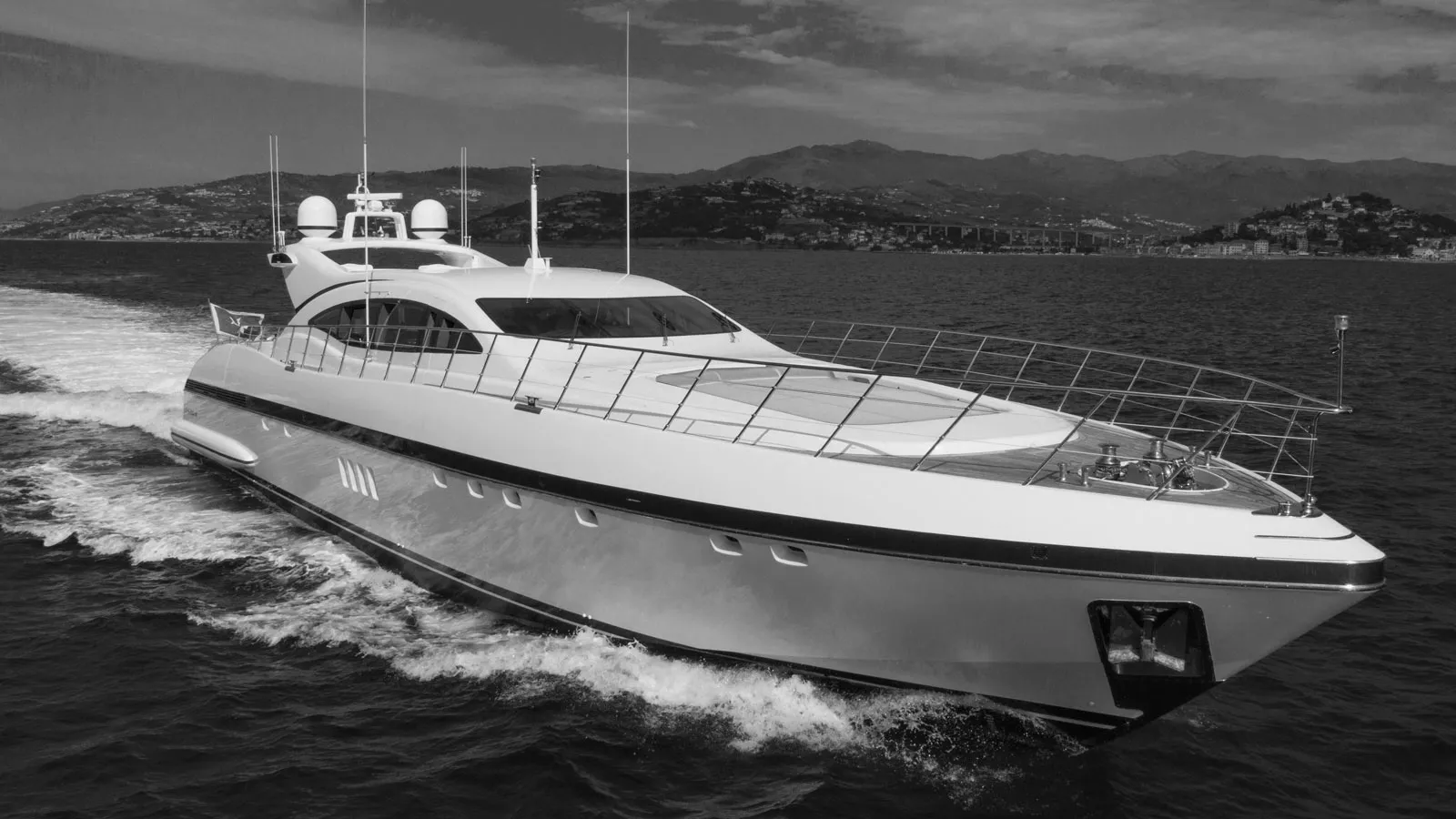 M/Y 1K – 108 ft